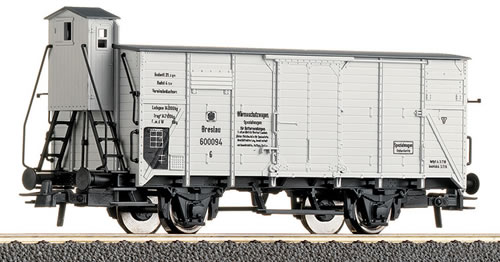 Refrigerator car with brakemans cabin<br /><a href='images/pictures/Roco/66230.jpg' target='_blank'>Full size image</a>